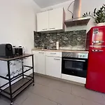 AKA71! Neubauapartment direkt am Europaplatz!